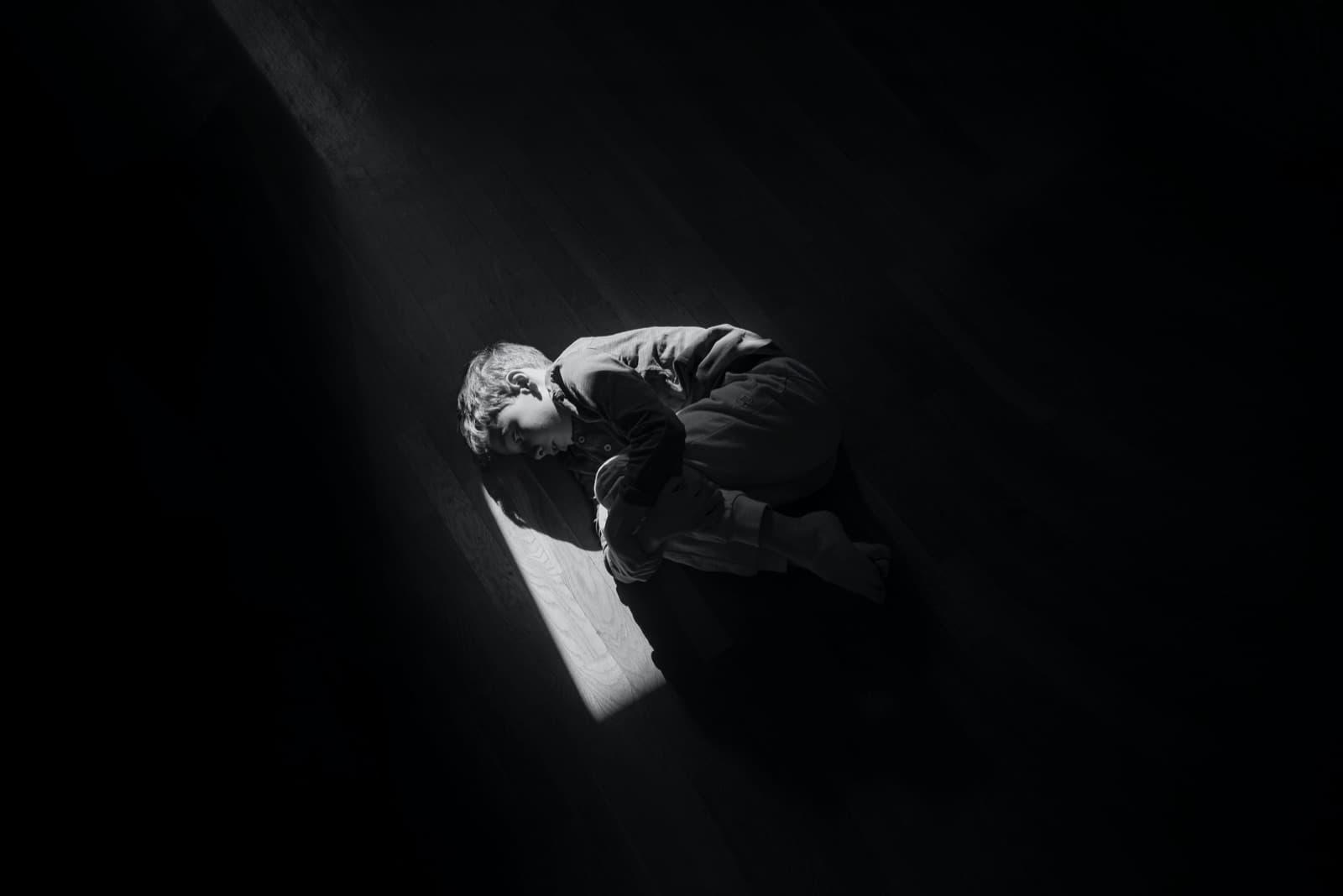10 Signs an Avoidant Loves You: Navigating Love with an Avoidant Attachment Style
