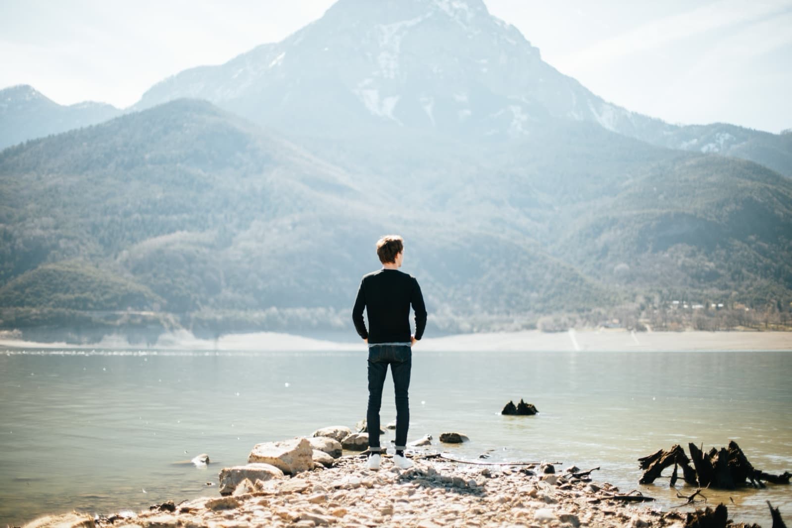 Why Do Men Stay Single? The Top 25 Reasons (and Unfiltered Truth)